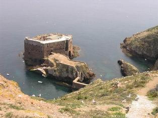 1494125-approaching_fort_de_sao_joao_baptista-ilha_da_berlenga.jpg
